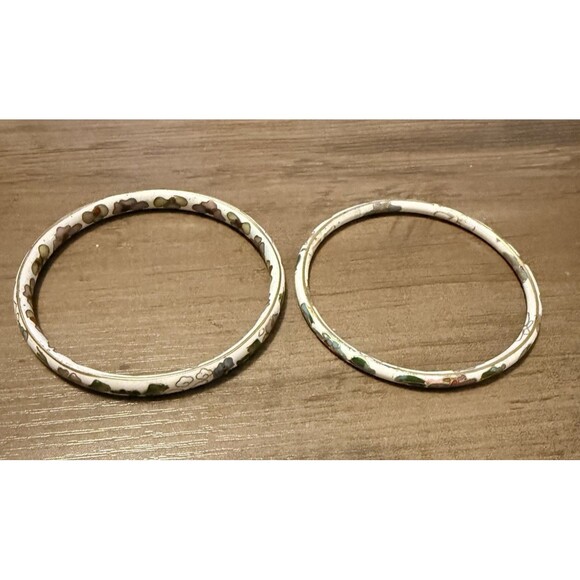 Vintage White Cloisonné Enamel Over Gold Flower Design Bangle Bracelet Set of 2 - Picture 5 of 9